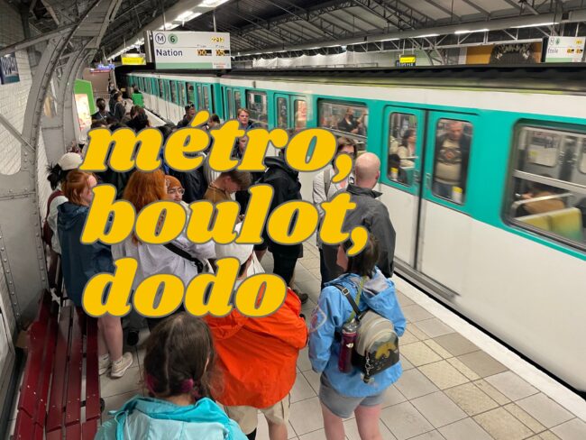 Waiting for the Paris subway. Living métro, boulot, dodo.